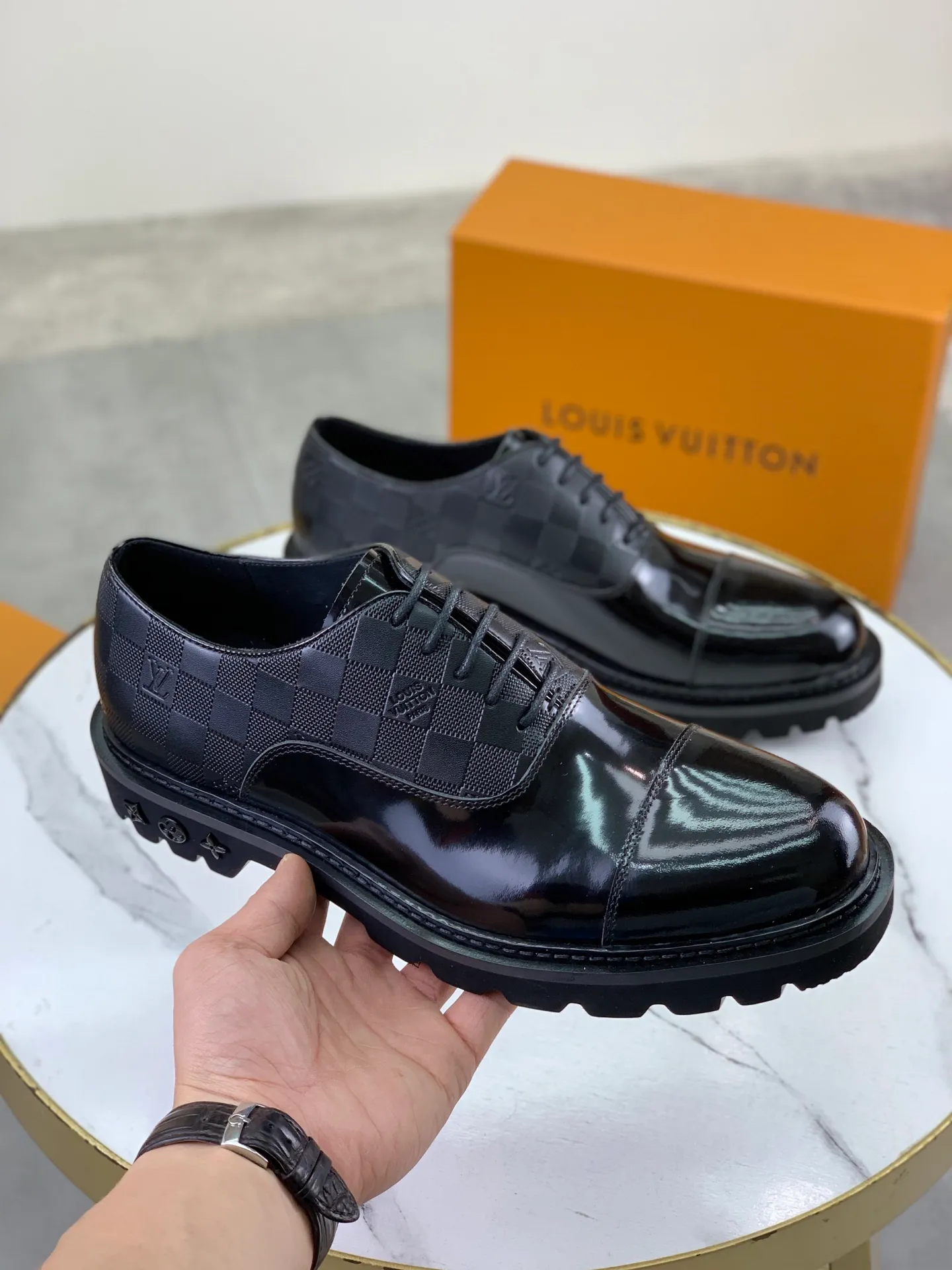 Factory price P820 💎💎💎Top version LOUIS VUITTON [Louis Vuitton] - LV men's business casual leather shoes, luxurious and noble 👞All imported original cowhide, just to create a more comfortable wearing experience, upper: original high-end calfskin➕Imported soft cowhide lining, original lightweight foam outsole✔️Color: 3️⃣colors available Size: 39-44 (38.45 46 can be customized (non-returnable)